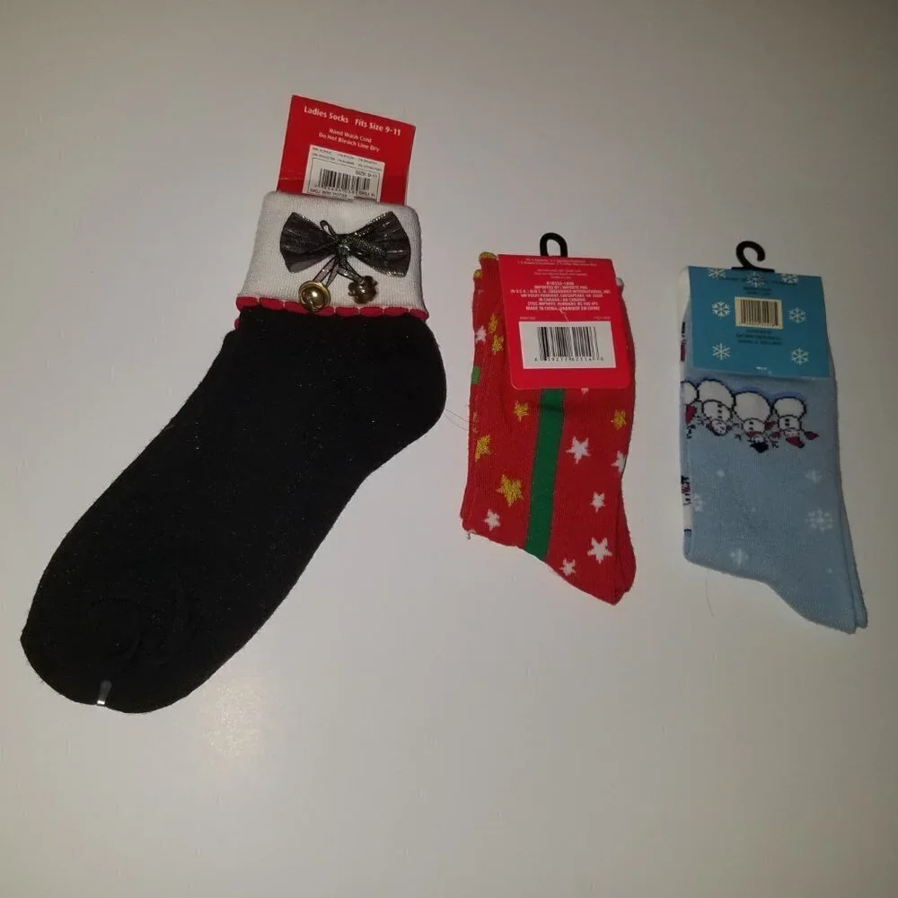 NEW 3 Pair Christmas Socks Lot Black Bows Bells Blue Snowmen Red Present 5-9-11